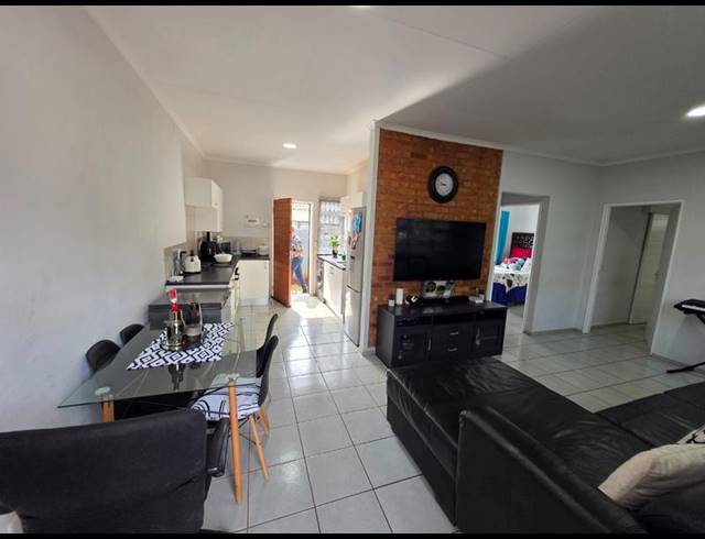 2 BEDROOM TOWNHOUSE FOR SALE IN CLARINA